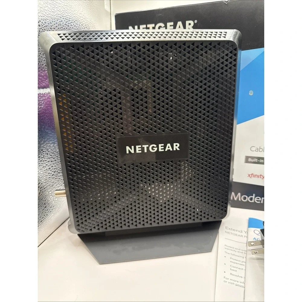 NETGEAR Nighthawk AC1900 WiFi DOCSIS 3.0 Cable Modem Router (C7000) - Picture 2 of 8